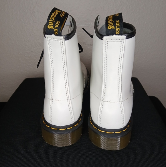 Dr. Martens 1460 Lace Up 8-Eye Combat Boots White Smooth Leather Men Sz 9 No Box - Picture 4 of 9